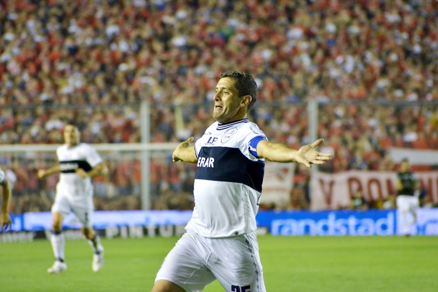 "INTENTO CONVENCER A LUCAS LOBOS DE QUE VUELVA"